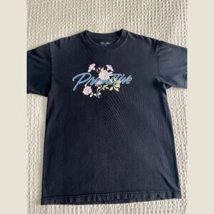 Primitive Pablo Script with Flowers Tshirt‎ Sz M